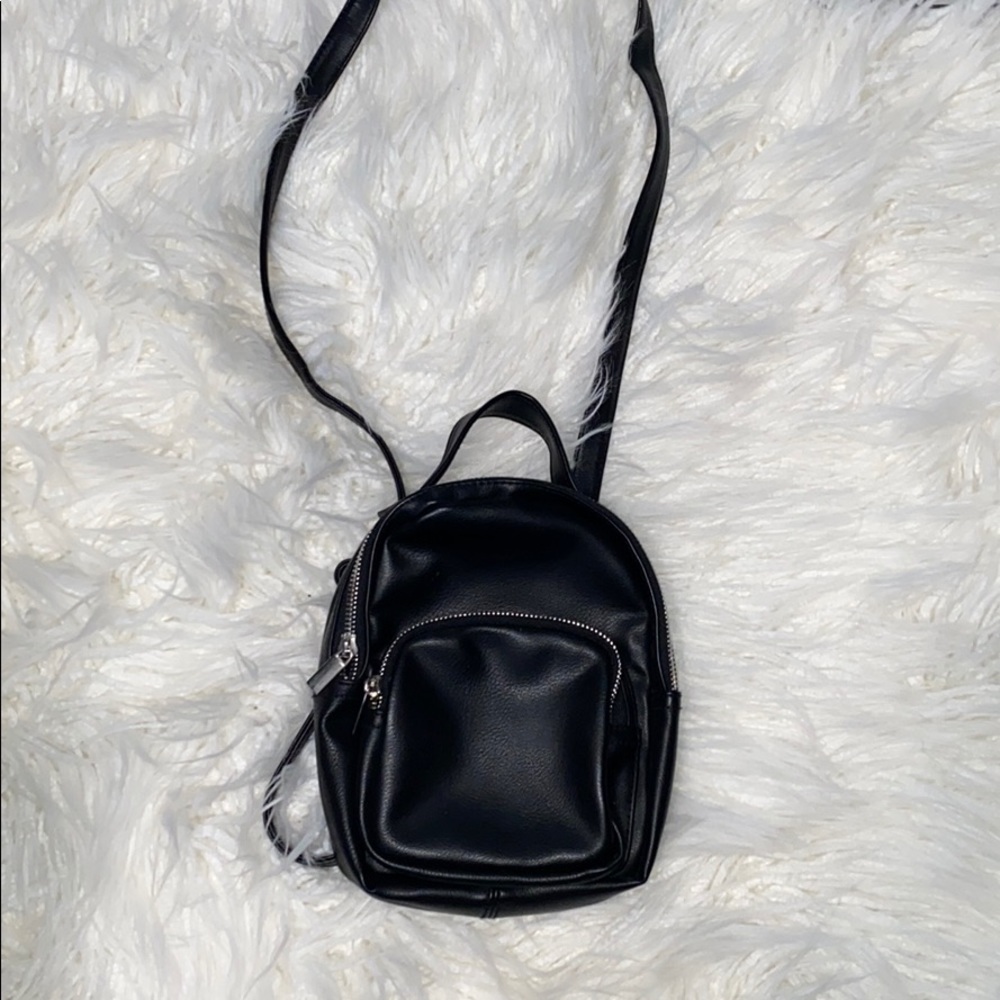 interchangeable purse-backpack
